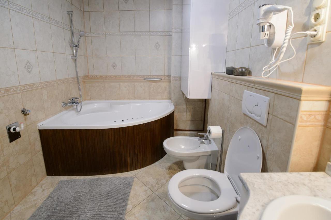 Hr Apartmanhaz エゲル エクステリア 写真
