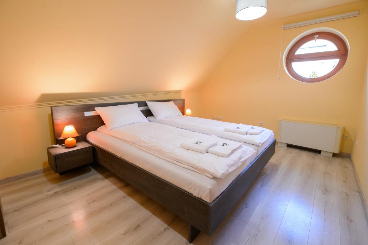 Hr Apartmanhaz エゲル エクステリア 写真