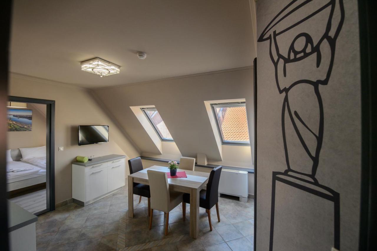 Hr Apartmanhaz エゲル エクステリア 写真