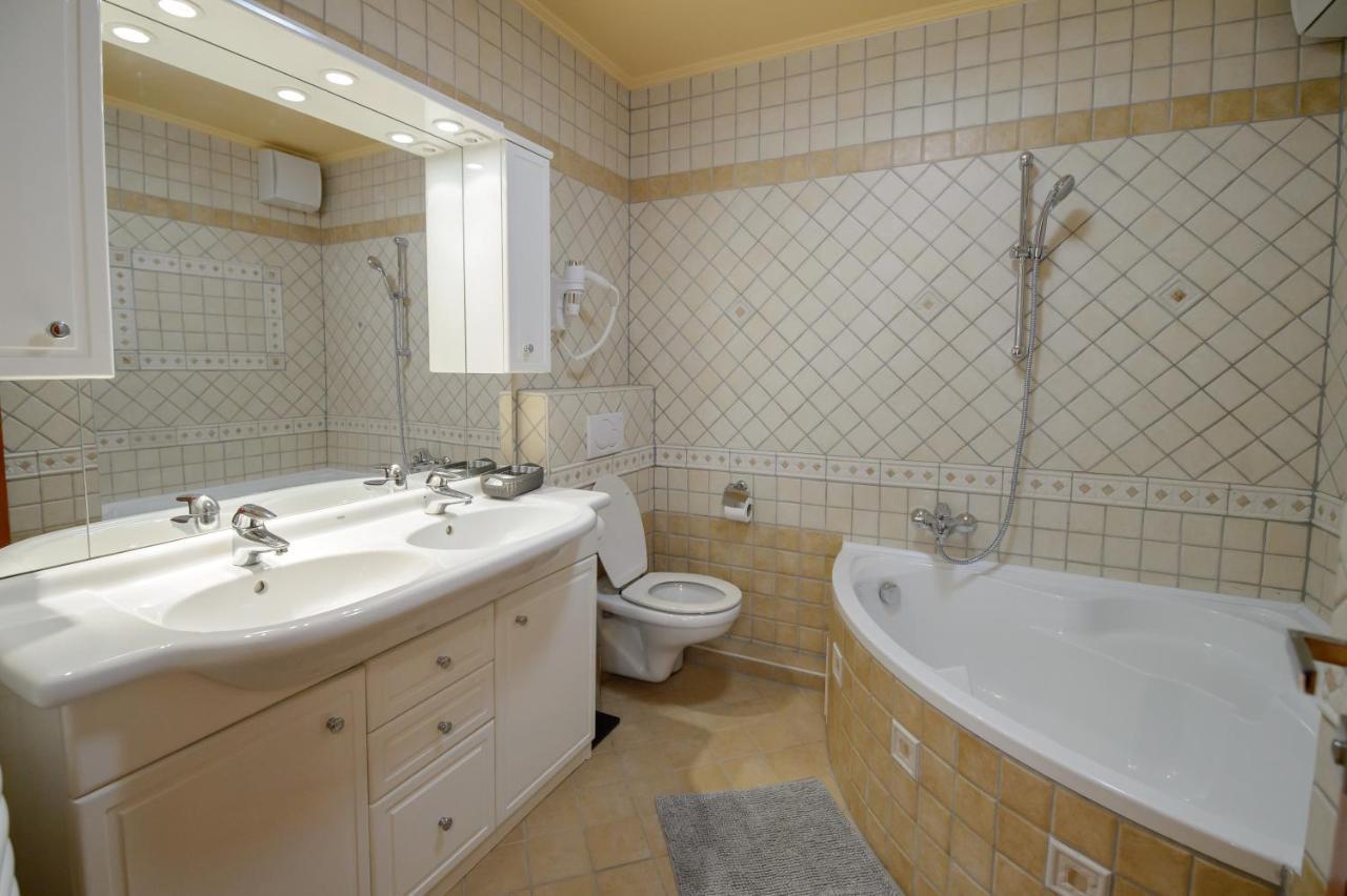 Hr Apartmanhaz エゲル エクステリア 写真