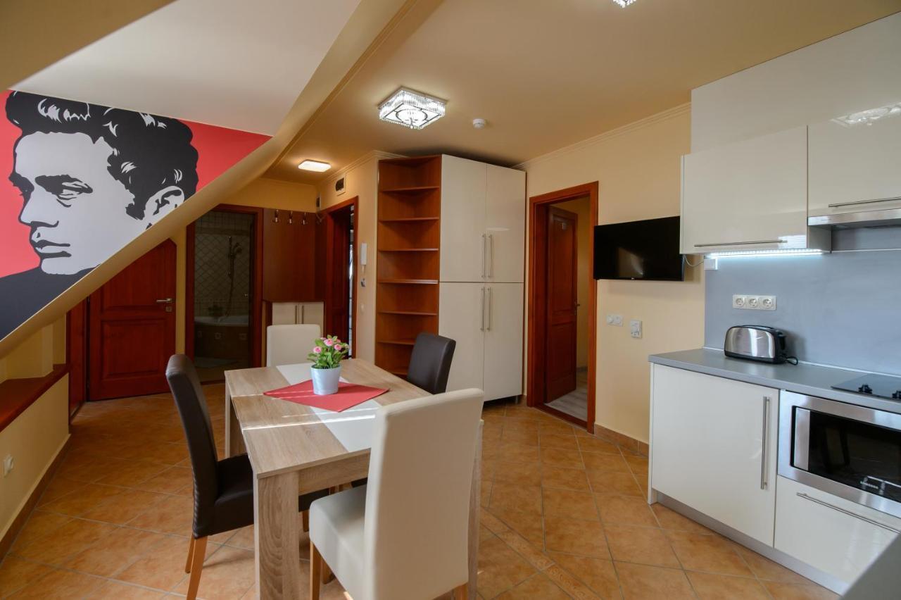 Hr Apartmanhaz エゲル エクステリア 写真